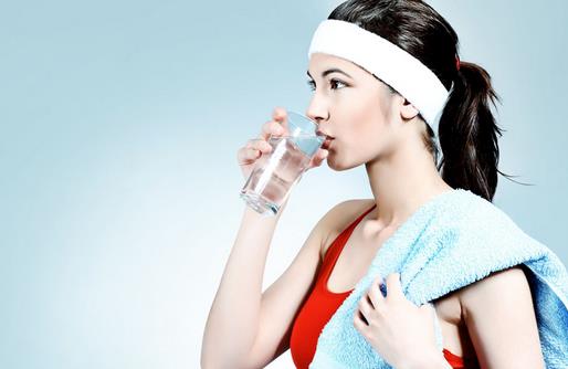 女人這樣喝水更健康