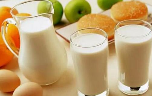 補鈣喝鮮奶好還是喝奶粉好