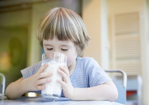 牛奶越濃越有營養？喝牛奶的致命誤區