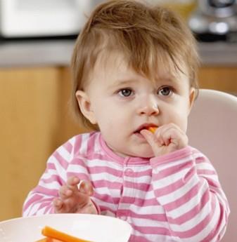 寶寶冬季飲食營養建議：合理補鈣，戶外多曬