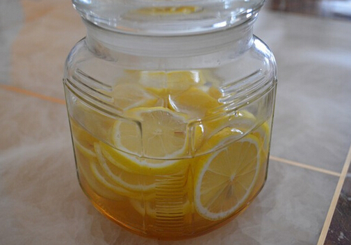每天喝檸檬蜂蜜水好嗎？晚上喝檸檬水好嗎？