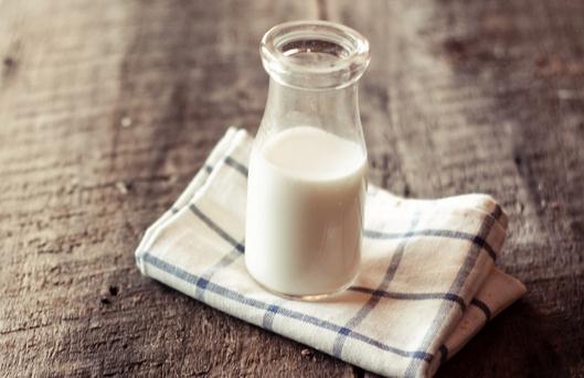 減肥期間睡前喝酸奶好還是牛奶好？