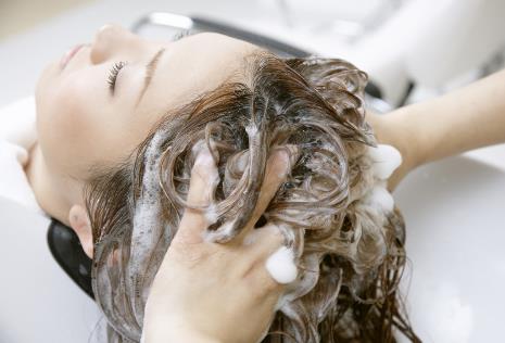 你真的會洗頭嗎？正確洗頭四步：預備洗、正式洗、護髮及乾燥