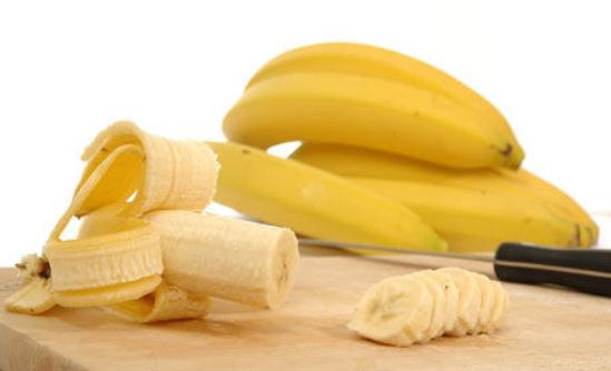 自制香蕉祛痘美白面膜的方法
