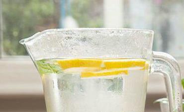 特製檸檬水為女性美白祛斑抗癌